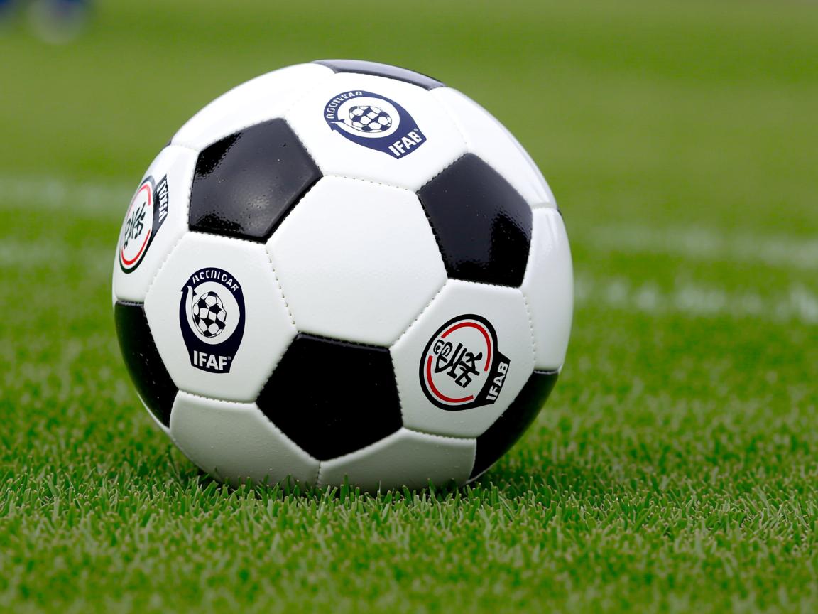 爱游戏app推荐-五大联赛是否提升中场球员无球区域跑动数据分析比重，五大联赛不失球记录  第3张